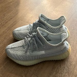 Yeezy 350 v2 static